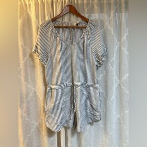 Universal Thread Blue and White Striped romper size small Womens short sleeve